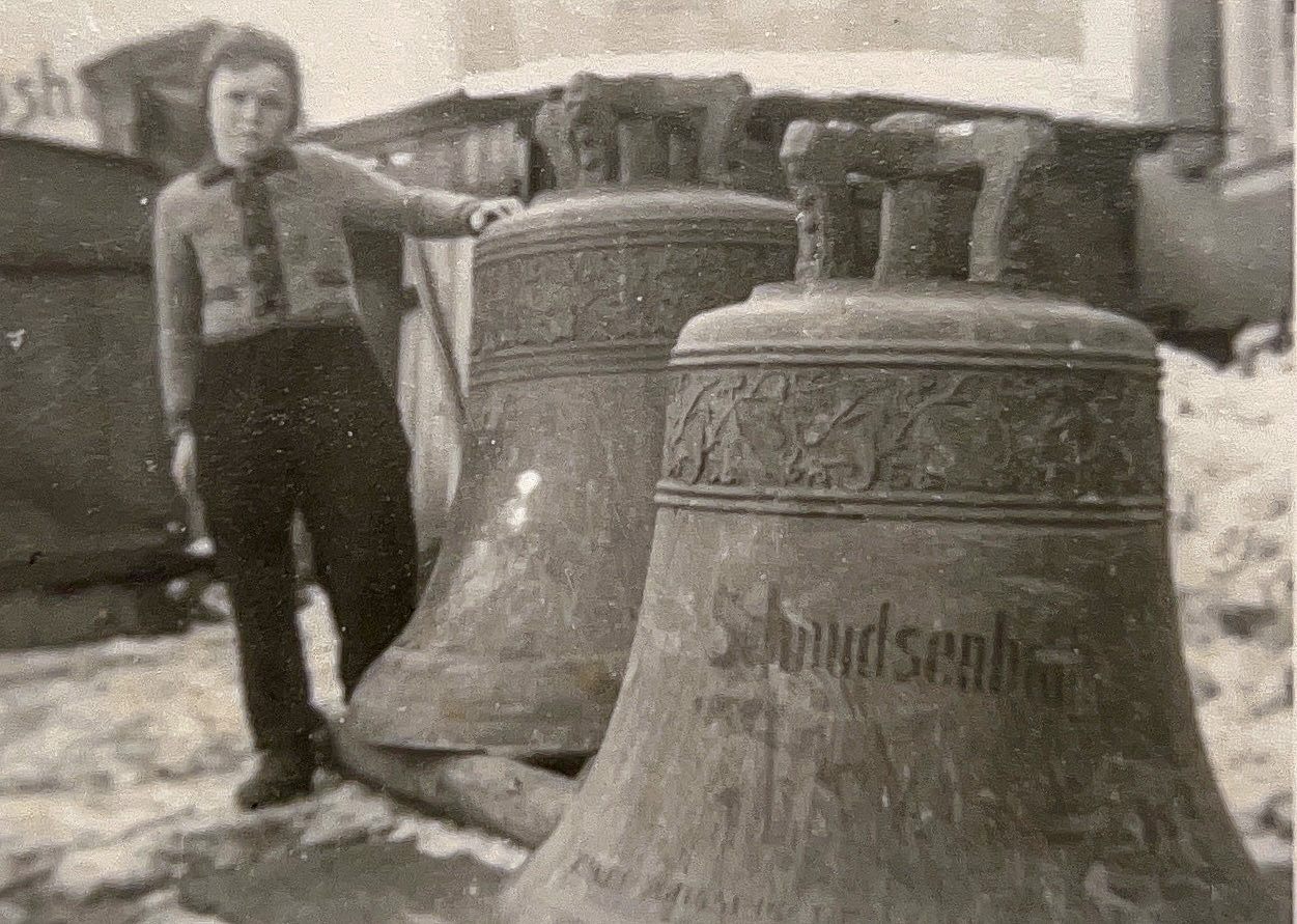 Ablieferung der beiden großen Glocken in Schnodsenbach 1942 (Repro: Ben Schröder)